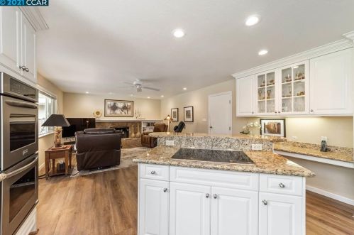 907 Hastings Dr, Concord CA 94518-3821 exterior