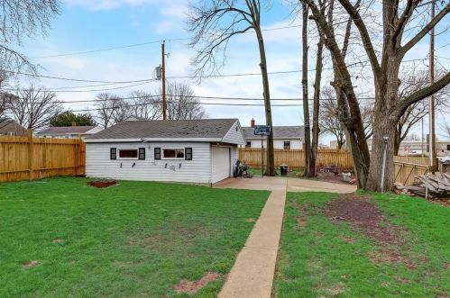 4872 7 St, Milwaukee WI 53221-2445 exterior