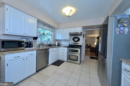 17218 Amity Dr, Rockville MD 20855-2578 exterior