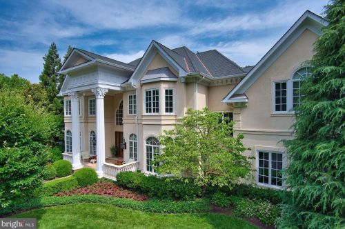 896 Alvermar Rdg Dr, Mc Lean VA 22102-1439 exterior