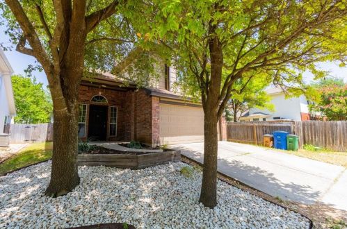 1138 Emmitt Run, Austin TX  78721-3028 exterior