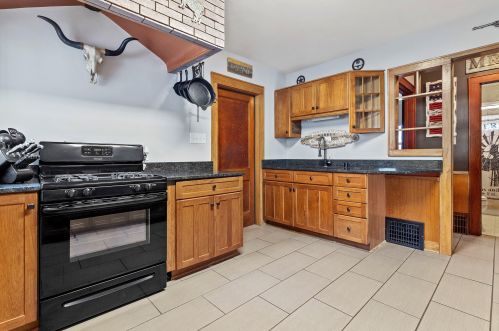 1015 76, Milwaukee WI 53214-3031 exterior