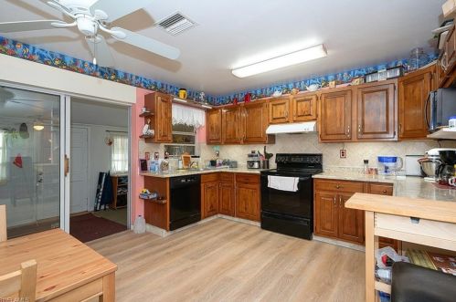 5217 Cypress Ln, Naples FL 34113-7709 exterior