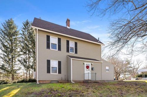 304 Autumn St, Manchester CT  06040-5556 exterior