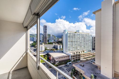 780 Amana St, Honolulu HI 96814-3247 exterior
