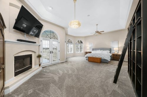 2323 Fawn Lk Cir, Naperville IL 60564-4611 exterior