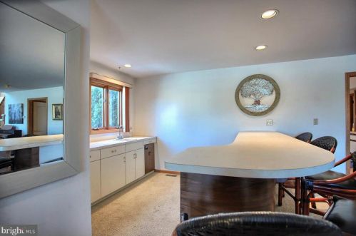 409 Dart Dr, Hanover PA 17331-1327 exterior