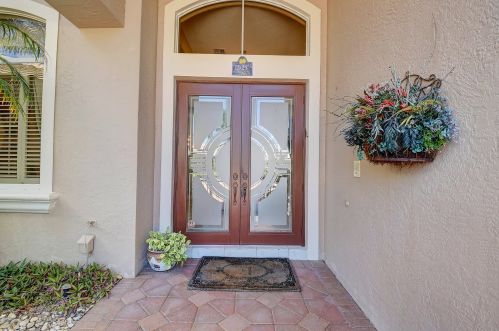 8048 Desmond Dr, Boynton Beach FL 33472-5013 exterior