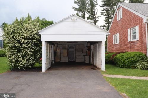 727 Chestnut St, Limerick PA 19468-2117 exterior