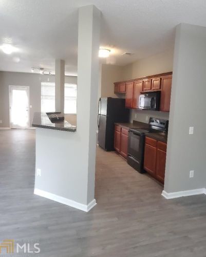 2039 Bayrose Cir, Atlanta GA 30344-8201 exterior