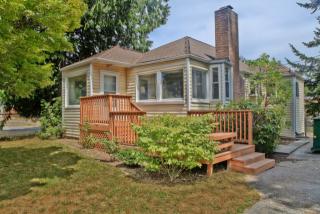 10022 30 Ave, Seattle WA  98125-6856 exterior