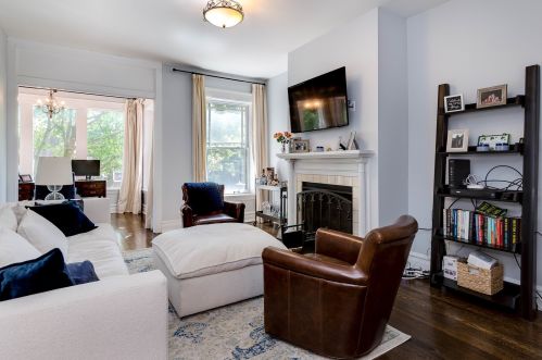 3758 Fremont St, Chicago, IL 60613-3927