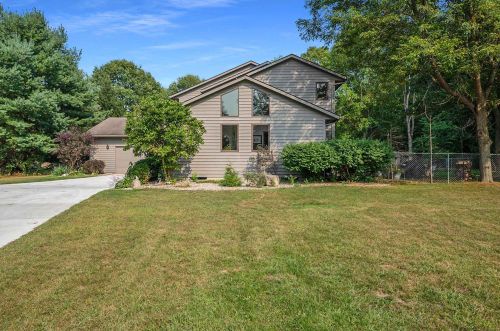 551 2nd St, Kalamazoo, MI 49009-8576