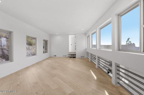 1825 Cinnabar Ave, Phoenix AZ  85020-1916 exterior