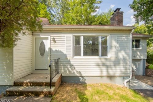 451 River Rd, Rahway NJ  07065-4203 exterior