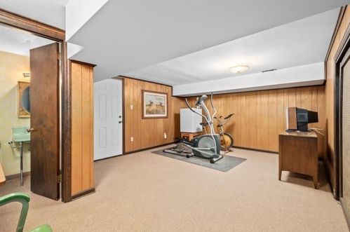 2006 Garrick Dr, Pittsburgh PA 15235-5034 exterior