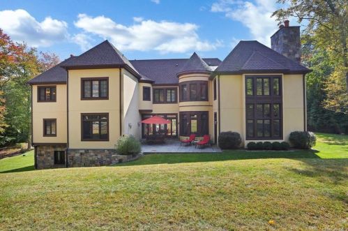 29 Sarles St, Armonk NY 10504-1230 exterior