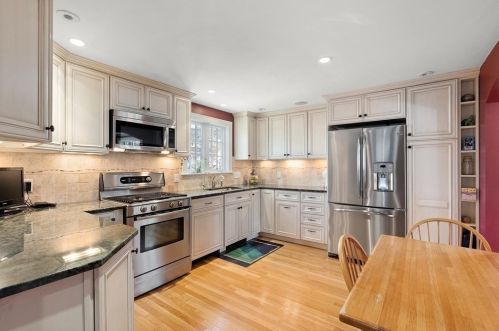 111 Upland Ave, Newton MA 02461-2112 exterior