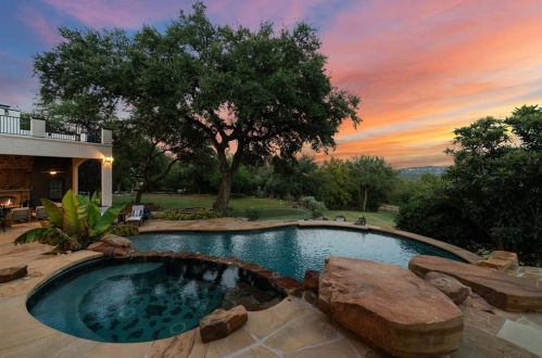 2209 Deleon Ct, Austin TX 78733-1629 exterior