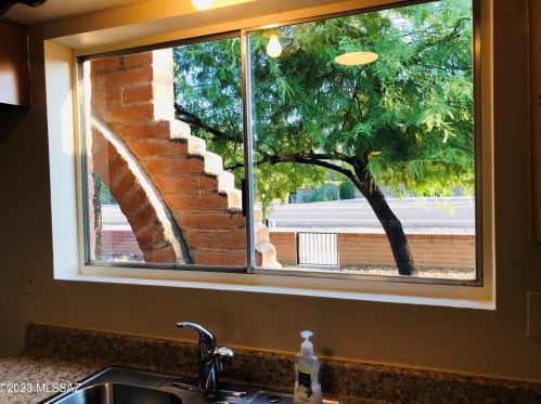 4456 Fort Lowell Rd, Tucson, AZ 85712-1107