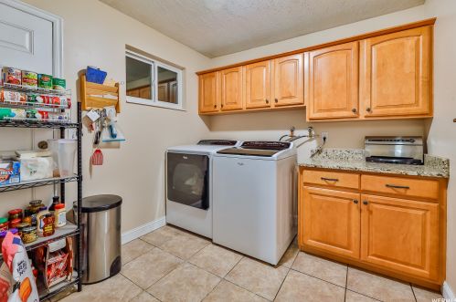 1768 Abbedale Ln, Sandy UT 84092-3723 exterior