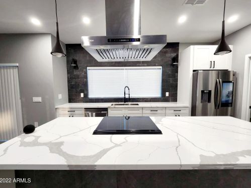 10637 16 Ave, Phoenix AZ 85021-7924 exterior