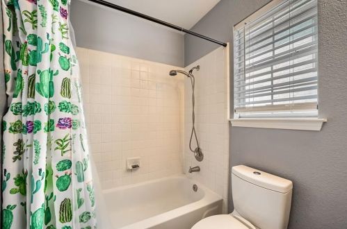 11211 Appletree Ln, Austin TX 78726-1341 exterior