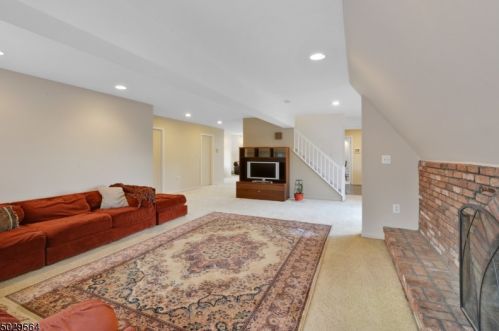 561 Shr Trl, Sparta NJ 07871-1208 exterior