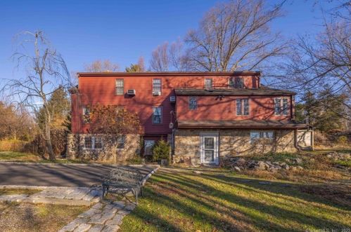 38 Kings Hwy, Westport CT  06880-4710 exterior