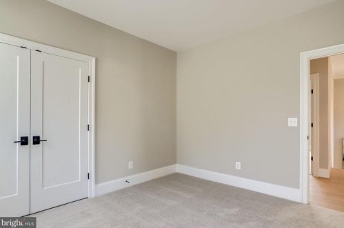 2733 1 St, Arlington VA 22203-2639 exterior