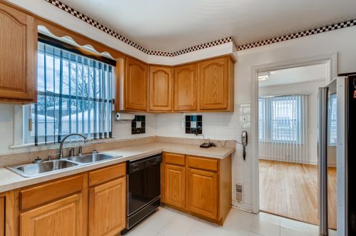 8847 Euclid Ave, Chicago IL 60617-2908 exterior