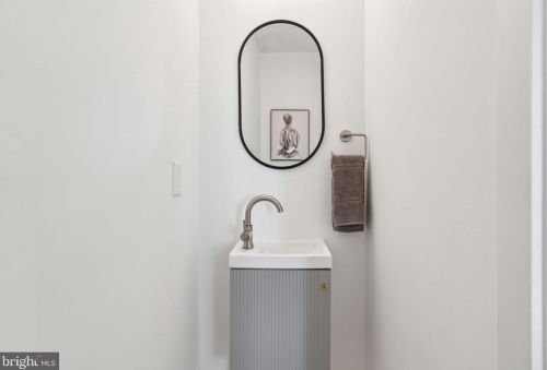 761 Cleveland St, Philadelphia PA 19146-2909 exterior