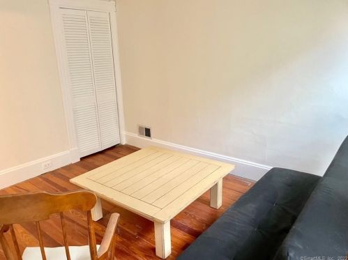 5 Franklin St, Enfield CT 06082-3608 exterior