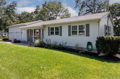 19 Foster St, Killingly, CT 06239-4115