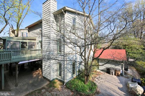 1904 Dundee Rd, Rockville MD 20850-3135 exterior