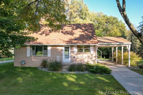 912 Westend Ave, Grand Rapids, MI 49504-3847