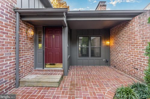 595 Cook Ct, Hummelstown, PA 17036-9157