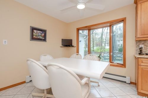 22 Long Acre Ln, Huntington Station NY 11746-7926 exterior