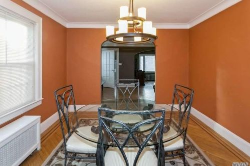 131 Gordon Rd, Valley Stream NY 11581-2108 exterior