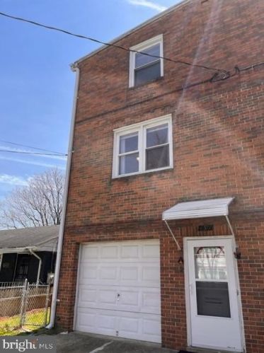 4511 Clay St, Washington, DC 20019-4661