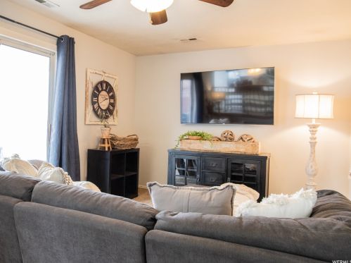 3058 Linton Dr, Taylorsville UT 84088-4632 exterior