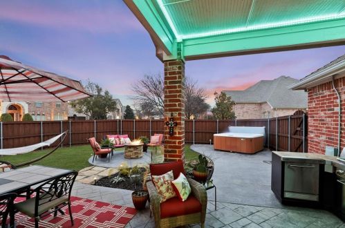 9984 Sugarberry Dr, Frisco TX 75033-7930 exterior