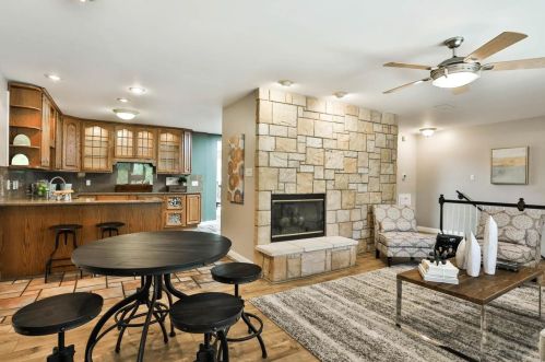 10101 Courtwick Dr, Saint Louis MO 63128-1613 exterior