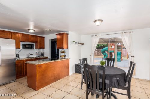 2221 61 Dr, Phoenix AZ 85033-4603 exterior