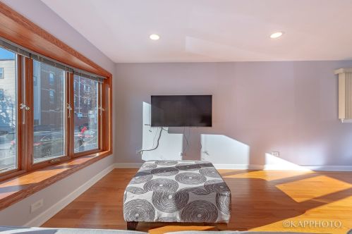 544 33rd St, Chicago IL 60608-6360 exterior