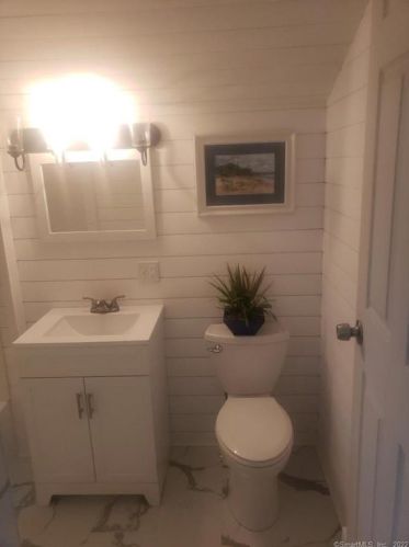 206 Maple Ave, Uncasville CT 06382-2109 exterior