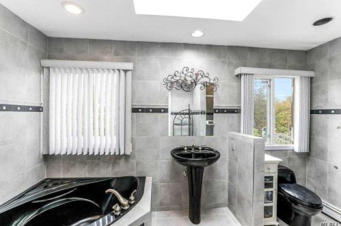 50 Annandale Rd, Commack NY 11725-1746 exterior