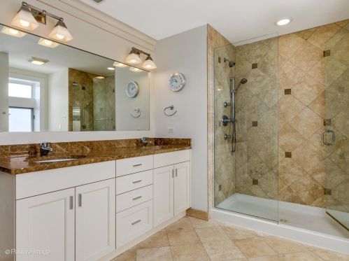 4103 Southport Ave, Chicago IL 60657-1437 exterior