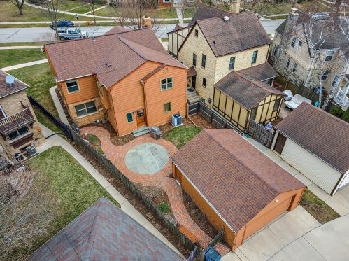 5267 Diversey Blvd, Milwaukee WI 53217-5201 exterior