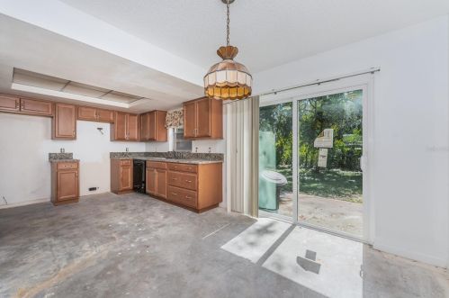 8519 Misty Riv Ct, Tampa FL 33637-4915 exterior